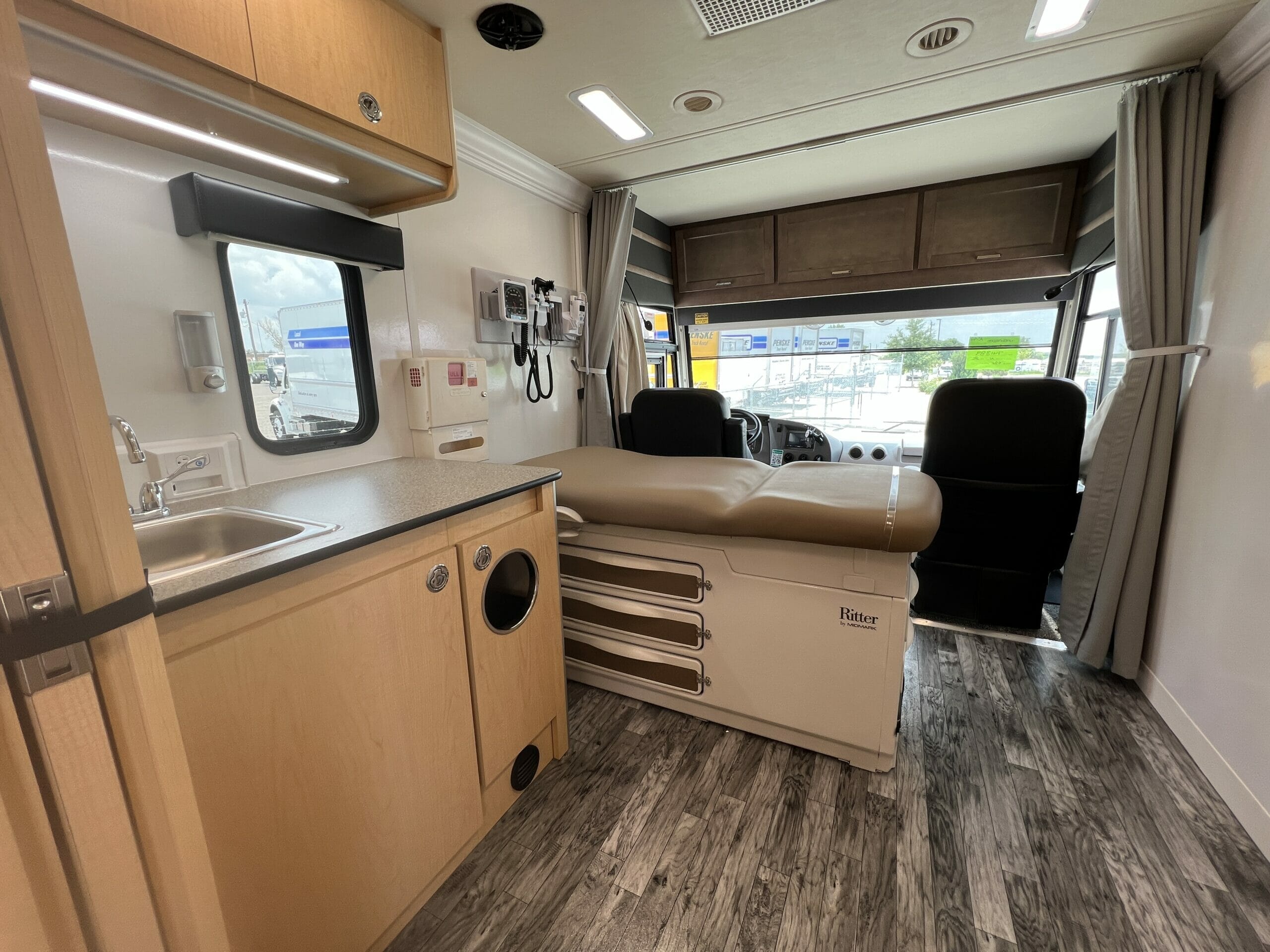 well med mobile clinic dual exam rooms - summit bodyworks feature build